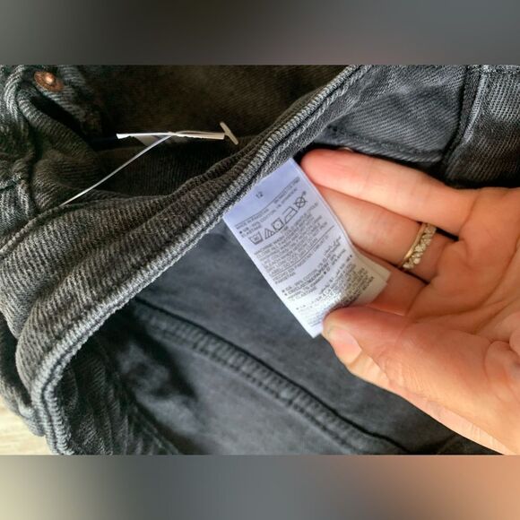 NWT Old Navy High Rise Curvy O.G. Straight Black Denim Shorts Distressed Size 12 - Picture 7 of 8